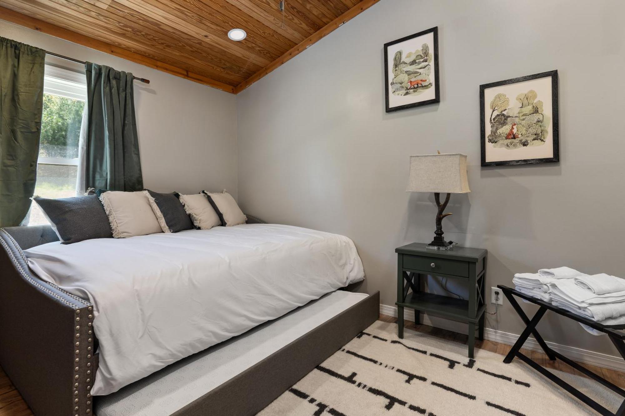 Spacious Cabin Near Hocking Hills And Caves With Hot Tub And Firepit Laurelville Luaran gambar