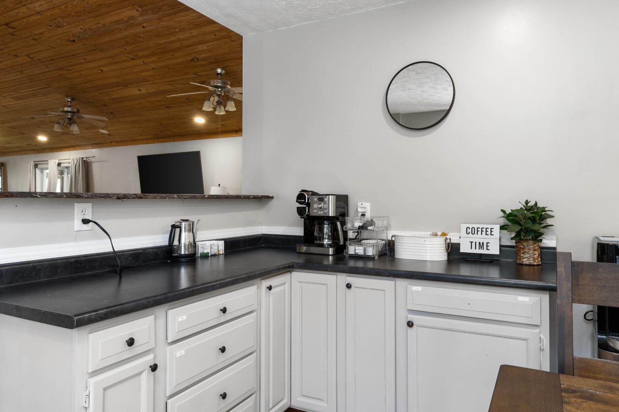 Spacious Cabin Near Hocking Hills And Caves With Hot Tub And Firepit Laurelville Luaran gambar