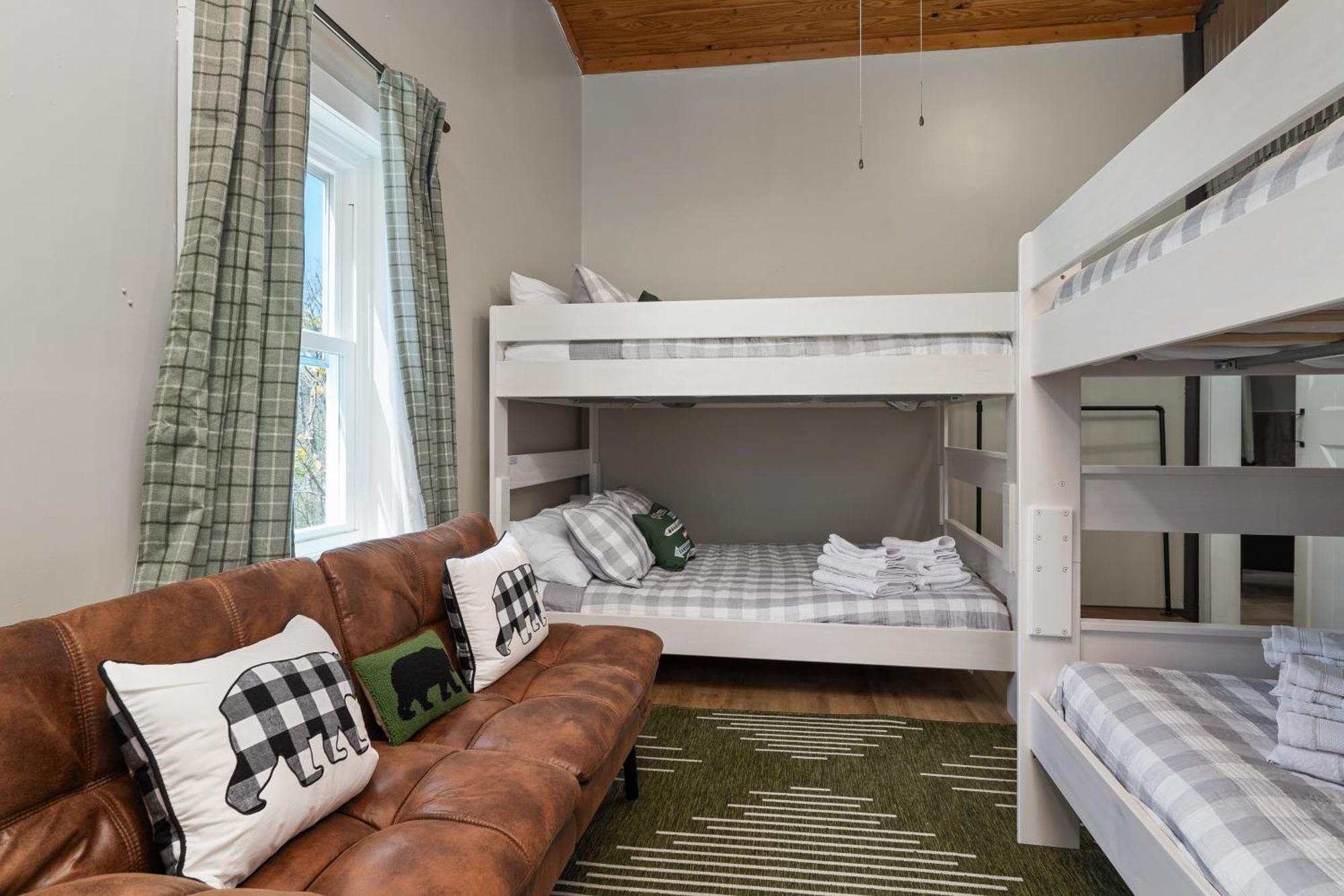 Spacious Cabin Near Hocking Hills And Caves With Hot Tub And Firepit Laurelville Luaran gambar
