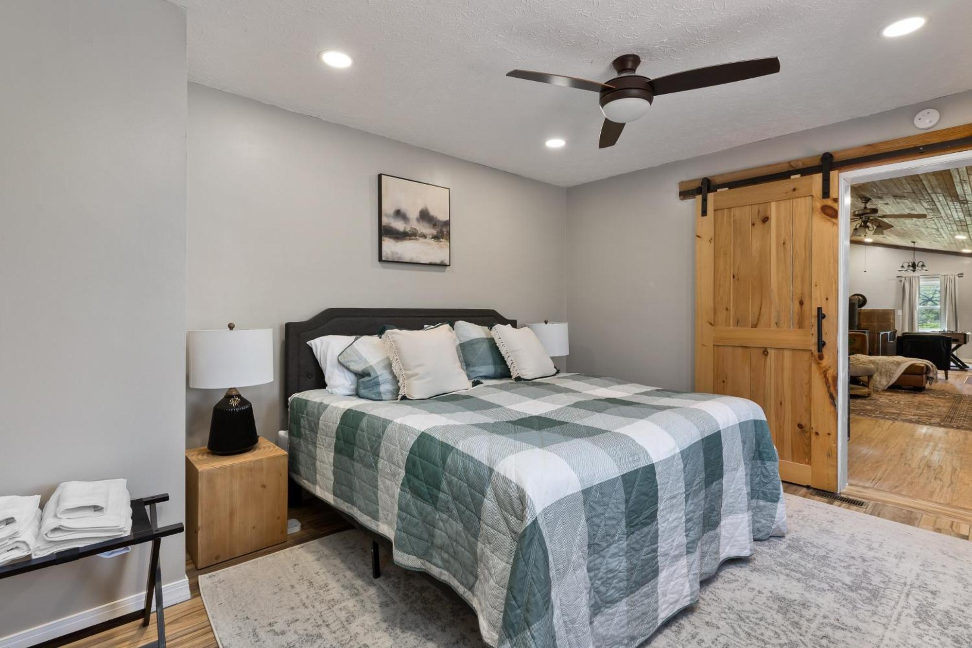 Spacious Cabin Near Hocking Hills And Caves With Hot Tub And Firepit Laurelville Luaran gambar