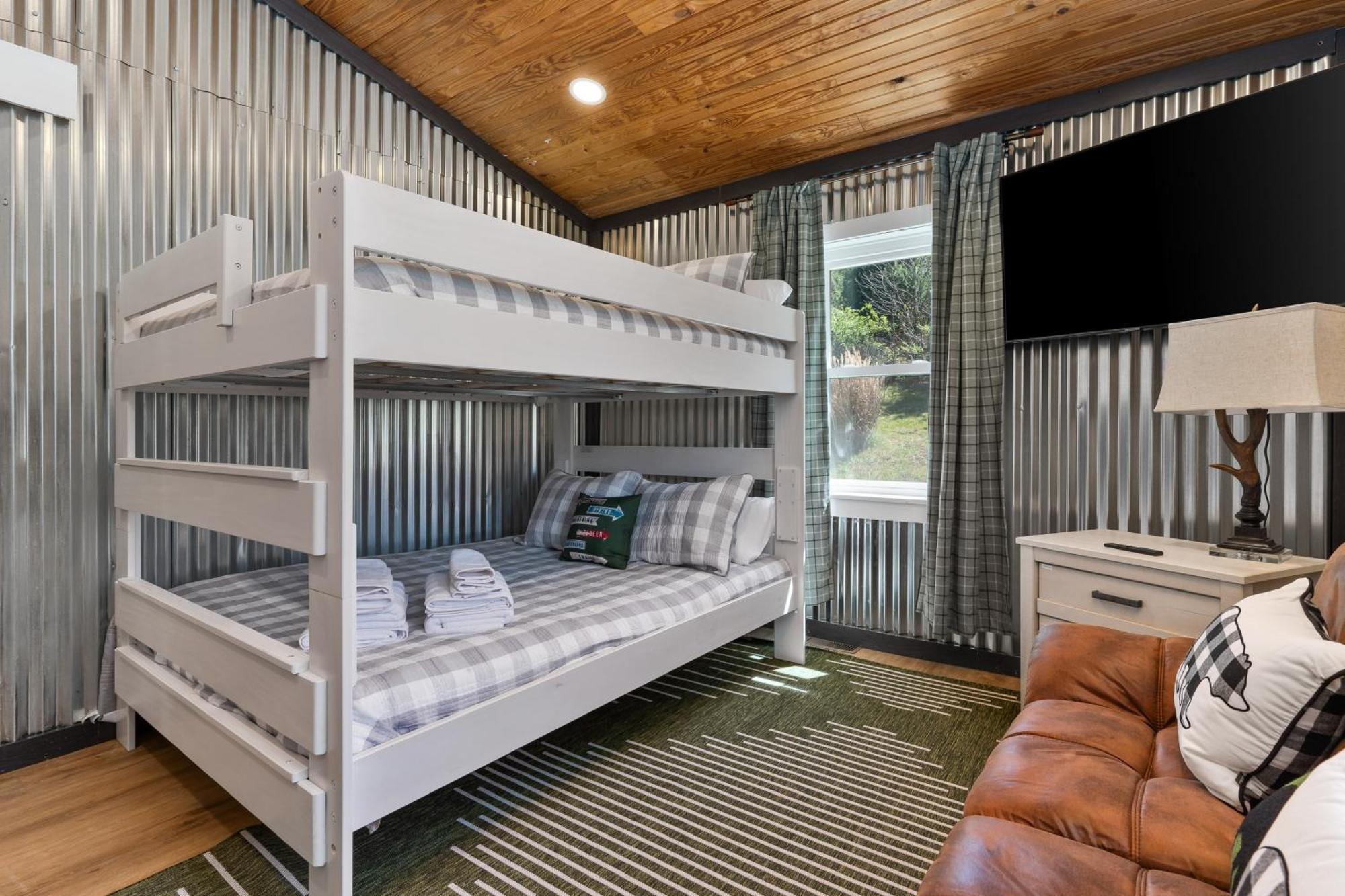 Spacious Cabin Near Hocking Hills And Caves With Hot Tub And Firepit Laurelville Luaran gambar